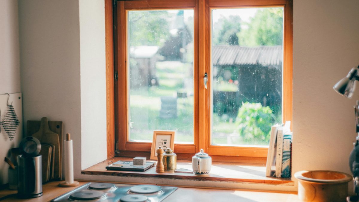 Fenêtre avec cadre beige